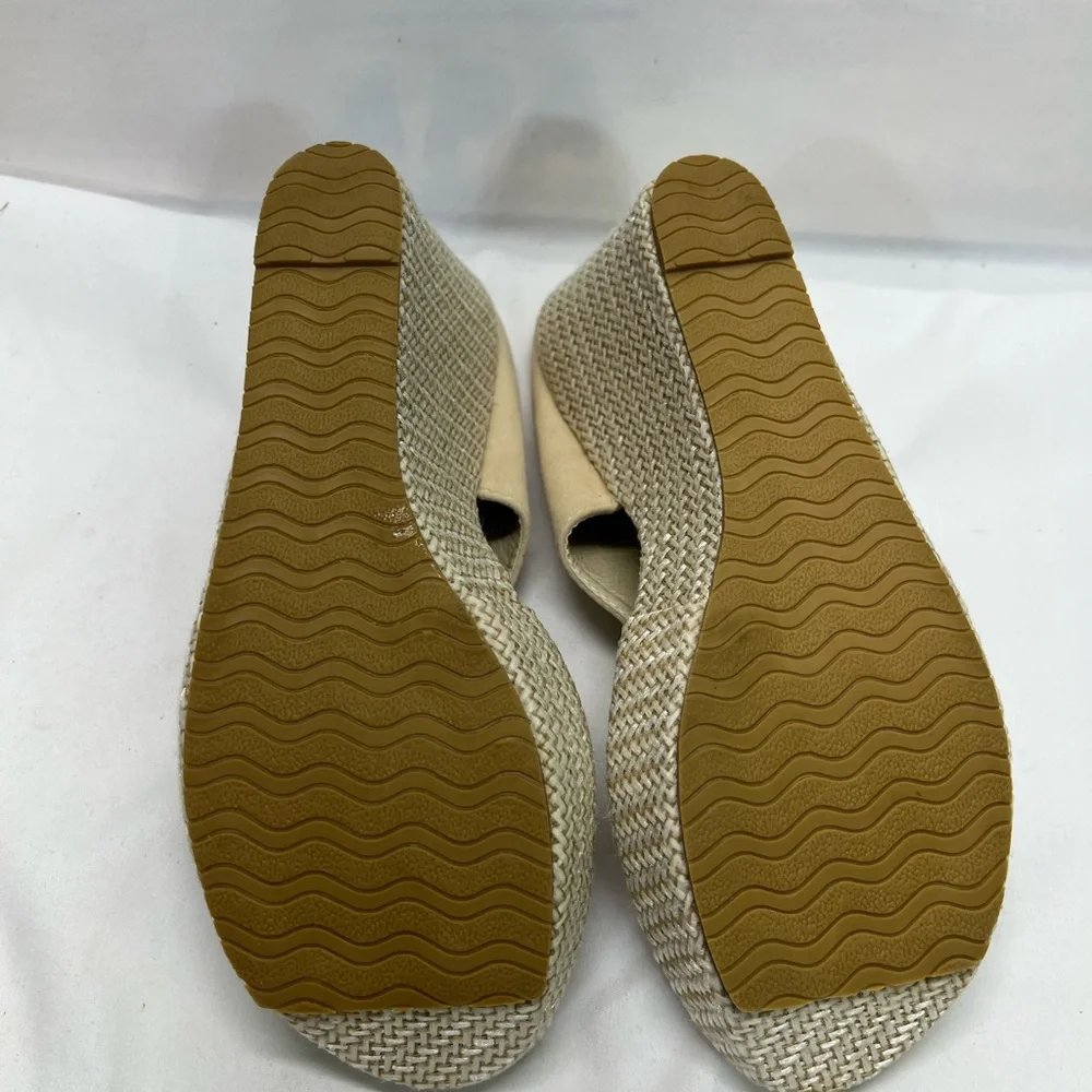 CRYSTAL QUEEN NEW BEIGE WEDGE SANDAL W/WOVEN TRIM SZ‎ 7.5-8 3.5” Wedge heel